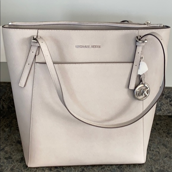 Michael Kors Handbags - New with tags Michael Kors Voyager Tote